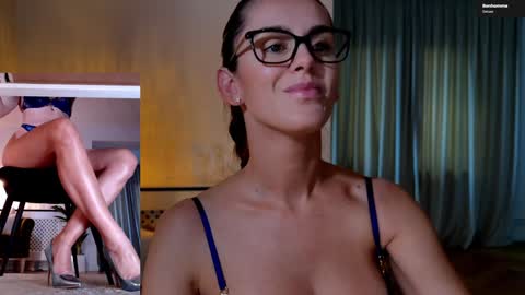 Snapshot of legswattitude chatting on 10-19-25, 02:29 Elle online show from 10-19-25, 02:29