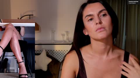 Snapshot of legswattitude chatting on 10-23-25, 03:00 Elle online show from 10-23-25, 03:00