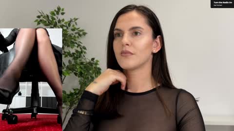 Snapshot of legswattitude chatting on 10-28-25, 11:36 Elle online show from 10-28-25, 11:36