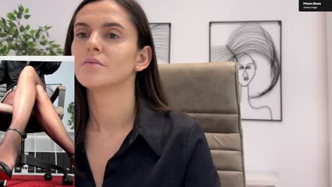 Snapshot of legswattitude chatting on 11-18-25, 07:57 Elle online show from 11-18-25, 07:57