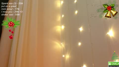 Snapshot of leia_bell chatting on 12-01-24, 07:36 hey Im Leia and I love rock  online show from 12-01-24, 07:36