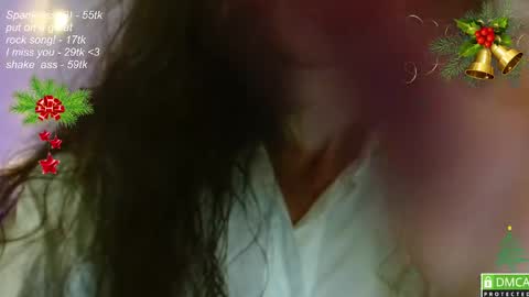 Snapshot of leia_bell chatting on 12-07-24, 04:36 hey Im Leia and I love rock  online show from 12-07-24, 04:36