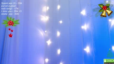 Snapshot of leia_bell chatting on 12-08-24, 04:18 hey Im Leia and I love rock  online show from 12-08-24, 04:18