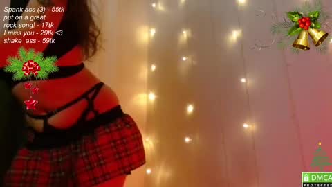 Snapshot of leia_bell chatting on 12-15-24, 07:53 hey Im Leia and I love rock  online show from 12-15-24, 07:53