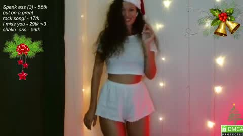 Snapshot of leia_bell chatting on 12-21-24, 04:57 hey Im Leia and I love rock  online show from 12-21-24, 04:57