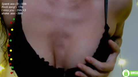 Snapshot of leia_bell chatting on 01-18-25, 08:30 hey Im Leia and I love rock  online show from 01-18-25, 08:30