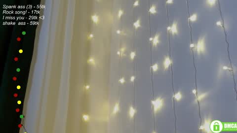 Snapshot of leia_bell chatting on 02-02-25, 08:41 hey Im Leia and I love rock  online show from 02-02-25, 08:41