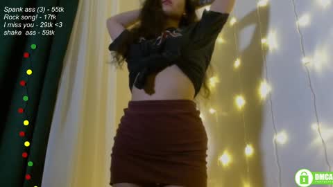 Snapshot of leia_bell chatting on 02-15-25, 06:44 hey Im Leia and I love rock  online show from 02-15-25, 06:44