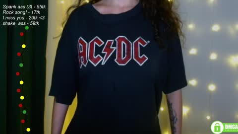 Snapshot of leia_bell chatting on 03-01-25, 06:21 hey Im Leia and I love rock  online show from 03-01-25, 06:21