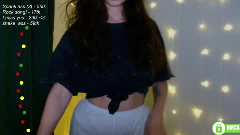 Snapshot of leia_bell chatting on 03-08-25, 06:16 hey Im Leia and I love rock  online show from 03-08-25, 06:16