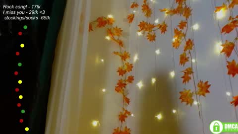 Snapshot of leia_bell chatting on 10-11-25, 07:12 hey Im Leia and I love rock  online show from 10-11-25, 07:12