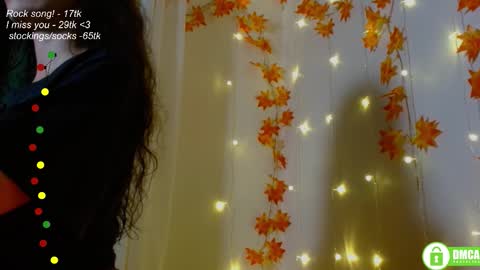 Snapshot of leia_bell chatting on 10-12-25, 07:13 hey Im Leia and I love rock  online show from 10-12-25, 07:13