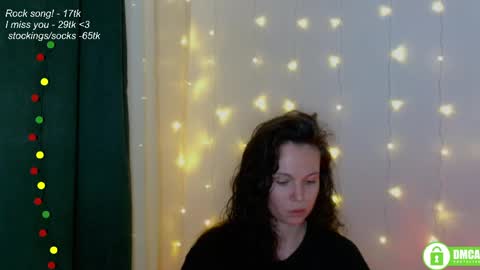 Snapshot of leia_bell chatting on 05-08-26, 07:08 hey Im Leia and I love rock online show from 05-08-26, 07:08