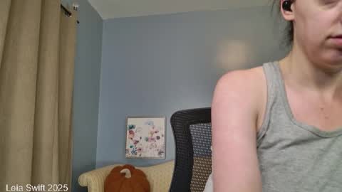 Snapshot of leiaswift chatting on 10-05-25, 09:07 Leia Swift online show from 10-05-25, 09:07