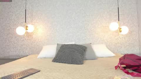 LEIGH ANGELS online show from 03-18-26, 09:40