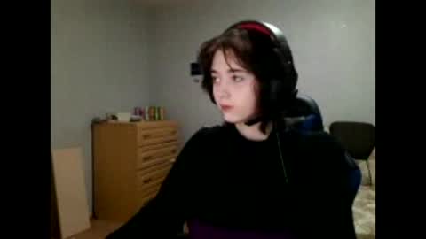 Snapshot of leigharedcross chatting on 06-05-26, 09:20 Viola online show from 06-05-26, 09:20