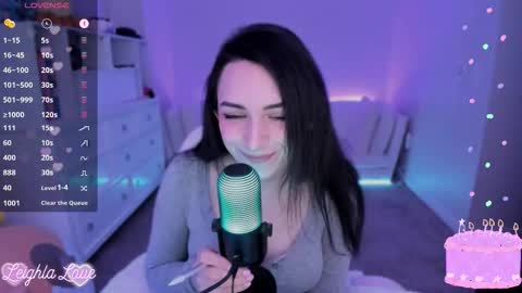 Leighla online show from 11-18-25, 04:06