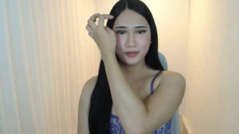 Snapshot of leighs_celine chatting on 05-04-26, 05:14 leighs_celine online show from 05-04-26, 05:14