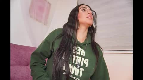 Snapshot of leila_petitee chatting on 11-16-25, 01:39 Leila online show from 11-16-25, 01:39