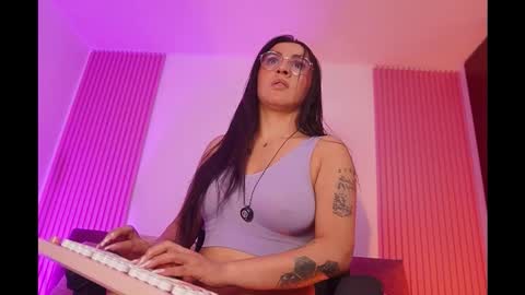 Leila online show from 02-10-26, 11:14