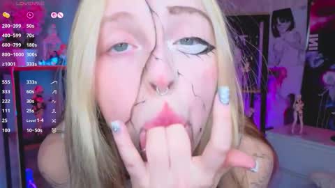 Leila online show from 10-29-25, 04:09