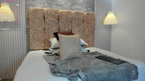 leilapons online show from 11-21-25, 05:44