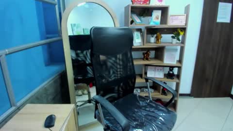 Leila online show from 10-31-25, 12:28