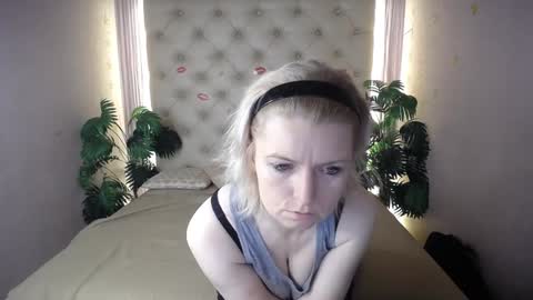 Snapshot of lena_paulles chatting on 12-18-24, 03:58 Lena online show from 12-18-24, 03:58