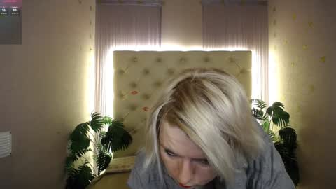 Snapshot of lena_paulles chatting on 12-23-24, 01:35 Lena online show from 12-23-24, 01:35