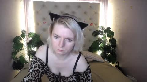 Snapshot of lena_paulles chatting on 01-16-25, 08:43 Lena online show from 01-16-25, 08:43