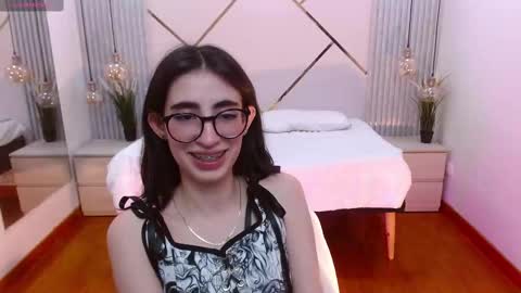 Snapshot of lena_roses chatting on 09-09-25, 09:03 Lena online show from 09-09-25, 09:03