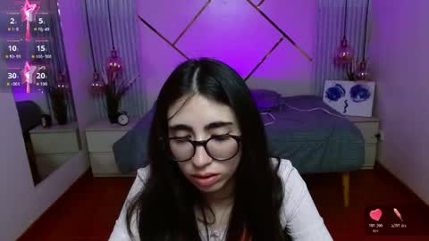 Snapshot of lena_roses chatting on 05-19-26, 09:43 Lena online show from 05-19-26, 09:43
