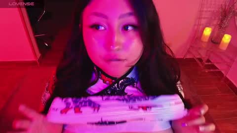 Lenna Kang online show from 11-18-25, 01:33