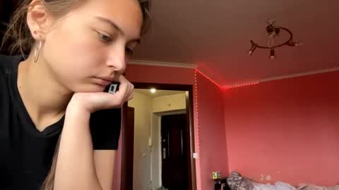 Snapshot of lenniepennachio chatting on 04-15-26, 01:51 Hellomy name is Natalyits my first day here nice to meet you Give me 50 thumbs ups online show from 04-15-26, 01:51