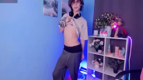 Leo online show from 10-29-25, 01:02