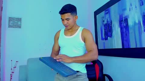 Snapshot of leo_cartier chatting on 04-14-26, 01:00 Leo Cartier online show from 04-14-26, 01:00