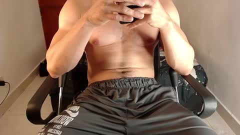 Snapshot of leobardostik chatting on 04-05-26, 10:18 leo online show from 04-05-26, 10:18