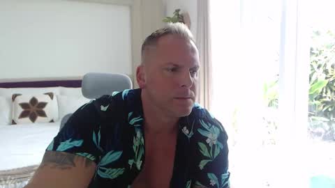 Snapshot of leoboyf4f chatting on 10-27-25, 03:43 TheBigLeo online show from 10-27-25, 03:43