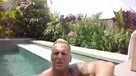 Snapshot of leoboyf4f chatting on 10-28-25, 05:33 TheBigLeo online show from 10-28-25, 05:33