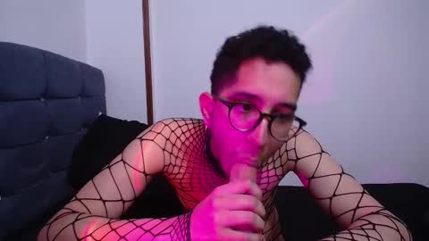 Snapshot of leoh_hades chatting on 10-22-25, 02:01 Leoh online show from 10-22-25, 02:01