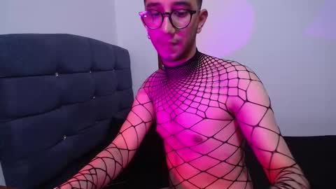 Snapshot of leoh_hades chatting on 10-30-25, 01:51 Leoh online show from 10-30-25, 01:51