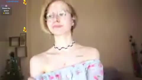 Hello Im Roxy Im just starting my journey here so lets get acquainted online show from 04-11-26, 07:29