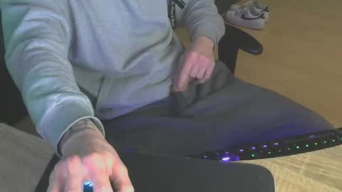 Snapshot of leon_97 chatting on 12-26-24, 09:26 Lele 97 online show from 12-26-24, 09:26