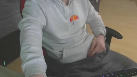 Snapshot of leon_97 chatting on 02-06-25, 01:05 Lele 97 online show from 02-06-25, 01:05