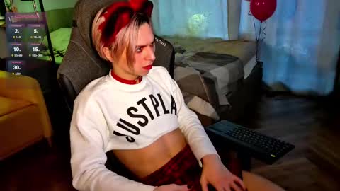 Snapshot of leon_yuugen chatting on 02-10-25, 07:26 Leon online show from 02-10-25, 07:26