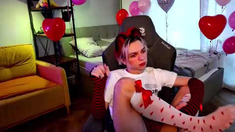 Snapshot of leon_yuugen chatting on 02-17-25, 07:37 Leon online show from 02-17-25, 07:37