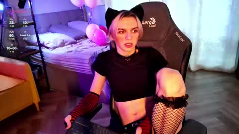 Snapshot of leon_yuugen chatting on 02-20-25, 10:37 Leon online show from 02-20-25, 10:37