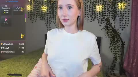 Snapshot of leona_vixen chatting on 04-13-26, 01:44 Leona online show from 04-13-26, 01:44