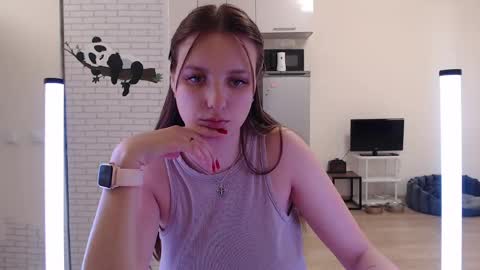 Leonaalove online show from 04-15-26, 08:10