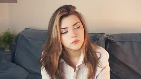 Mia online show from 12-17-25, 07:47